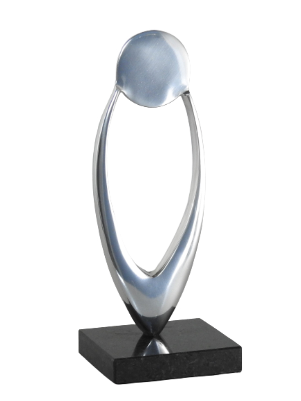 Troféu em formato oval com design moderno e elegante, ideal para premiações empresariais que valorizam excelência e inovação.