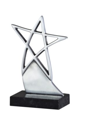 Troféu corporativo em metal prateado com base preta, tema estrela