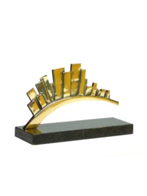 Troféu corporativo em metal dourado com base preta, tema urbano, série cidades